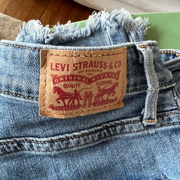 Levi’s 781 High Rise Skinny Frayed Hem - Picture 4 of 4